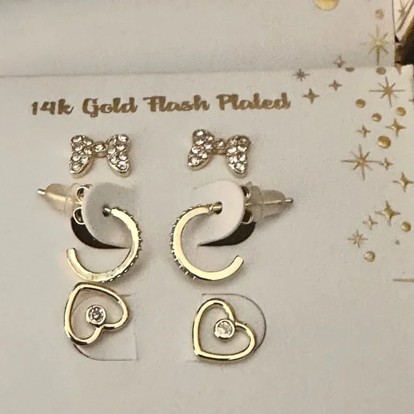 NWT Disney Cubic Zirconia Hoop and hearts, Crystal Bow Minnie Mouse Earring Set - Picture 3 of 7